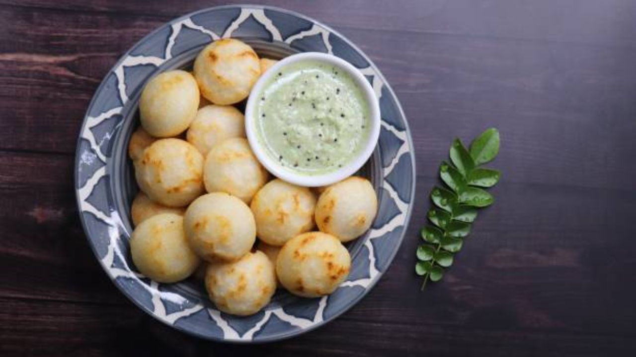 Masala Appe Recipe: सणवारांच्या दिवसांमध्ये घरी आलेल्या पाहुण्यांसाठी बनवा झटपट तयार होणारे मसाला आप्पे, नोट करून घ्या रेसिपी