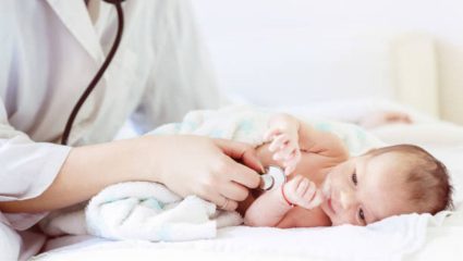 Child Constipation: बाळ शी करताना जोर का लावतं? बद्धकोष्ठता आणि सामान्य कुंथणे यातील जाणून घ्या फरक