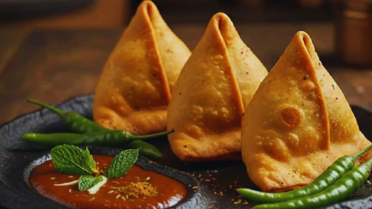 World Samosa Day : इराणचा ‘संबोसा’ कसा बनला भारताचा ‘समोसा’? जागतिक समोसा दिनानिमित्त जाणून घ्या यामागचा रंजक इतिहास