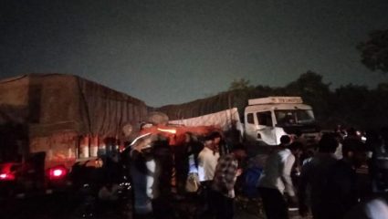 जांभुळवाडीतील दरी पुलावर ट्रकचा भीषण अपघात, दोघांचा मृत्यू; जखमींचाही आकडा समोर