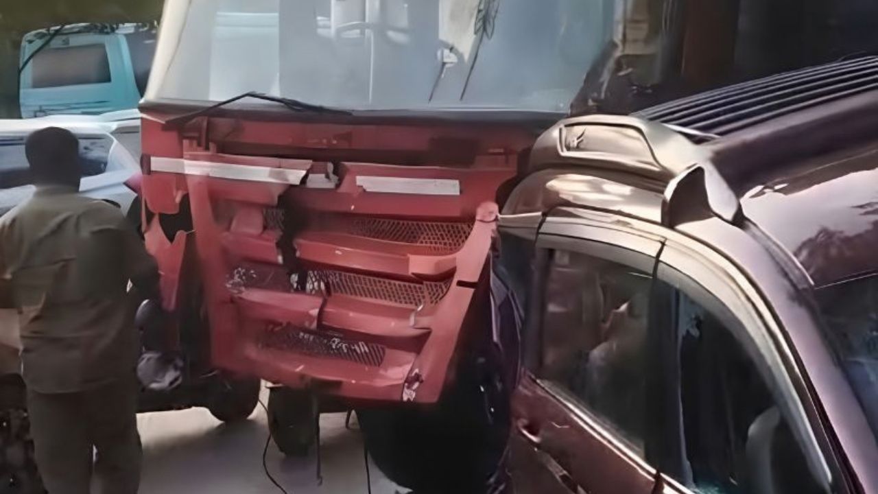 Accident News:मुंबई-मुरूड बसचे ब्रेक फेल; बेलापूर येथे तीन रिक्षांसह कारला धडक, ६ जण जखमी; तिघे आयसीयूमध्ये