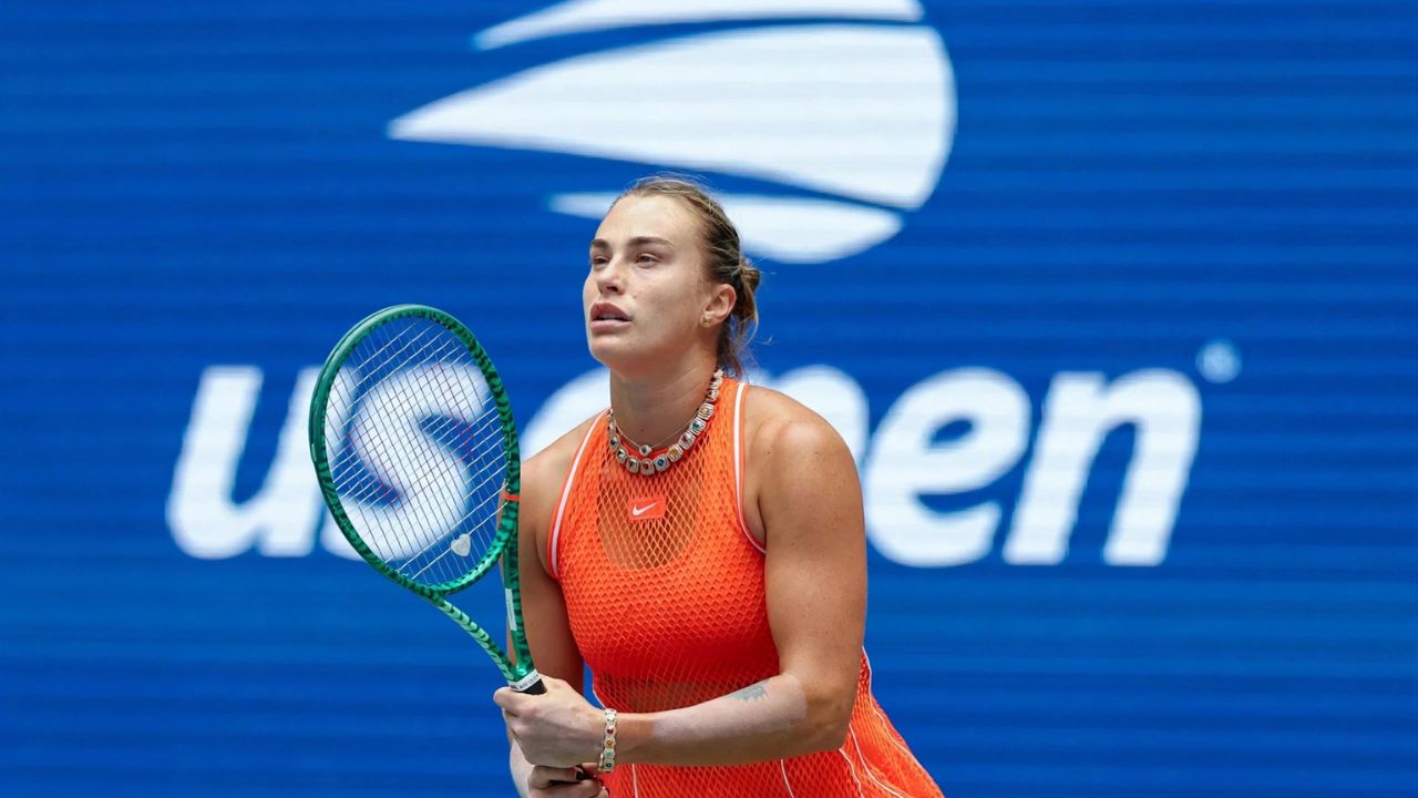 US Open 2026 मध्ये हायव्होल्टेज ड्रामा! कोर्टवर गांजाचा वास; सबालेन्काचा पारा चढला! चक्क सामना थांबवला अन्…, VIDEO व्हायरल