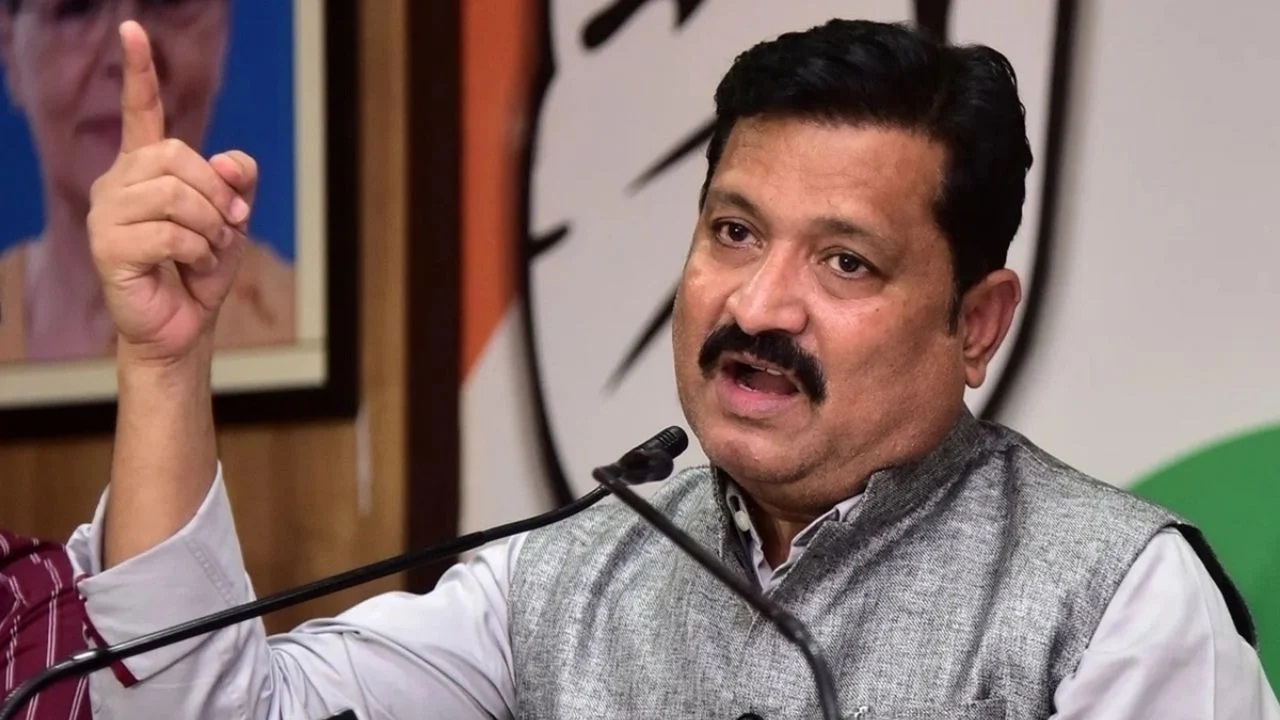 सणासुदीच्या दिवसात बळीराजा संकटात, महायुतीचा एकही मंत्री शेतकऱ्याच्या बांधावर गेला नाही; काँग्रेसची टीका