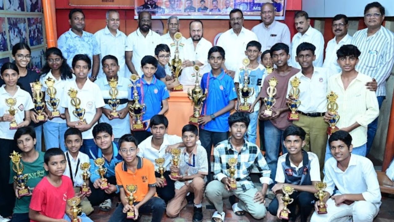 Carrom Tournament : महापौर शालेय कॅरम स्पर्धेत केवल कुळकर्णी विजेता