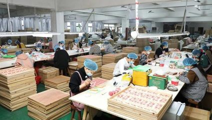 China Nail Industry :रोज लाखो नेल सेट्सची निर्मिती; चीनचं डोंगहाई बनलं ग्लोबल हब