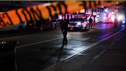 Delhi Crime: रस्त्यात धक्का लागला अन् वाद वाढला; चाकूहल्ल्याच्या प्रकरणात दोन अल्पवयीनांसह तिघांना अटक