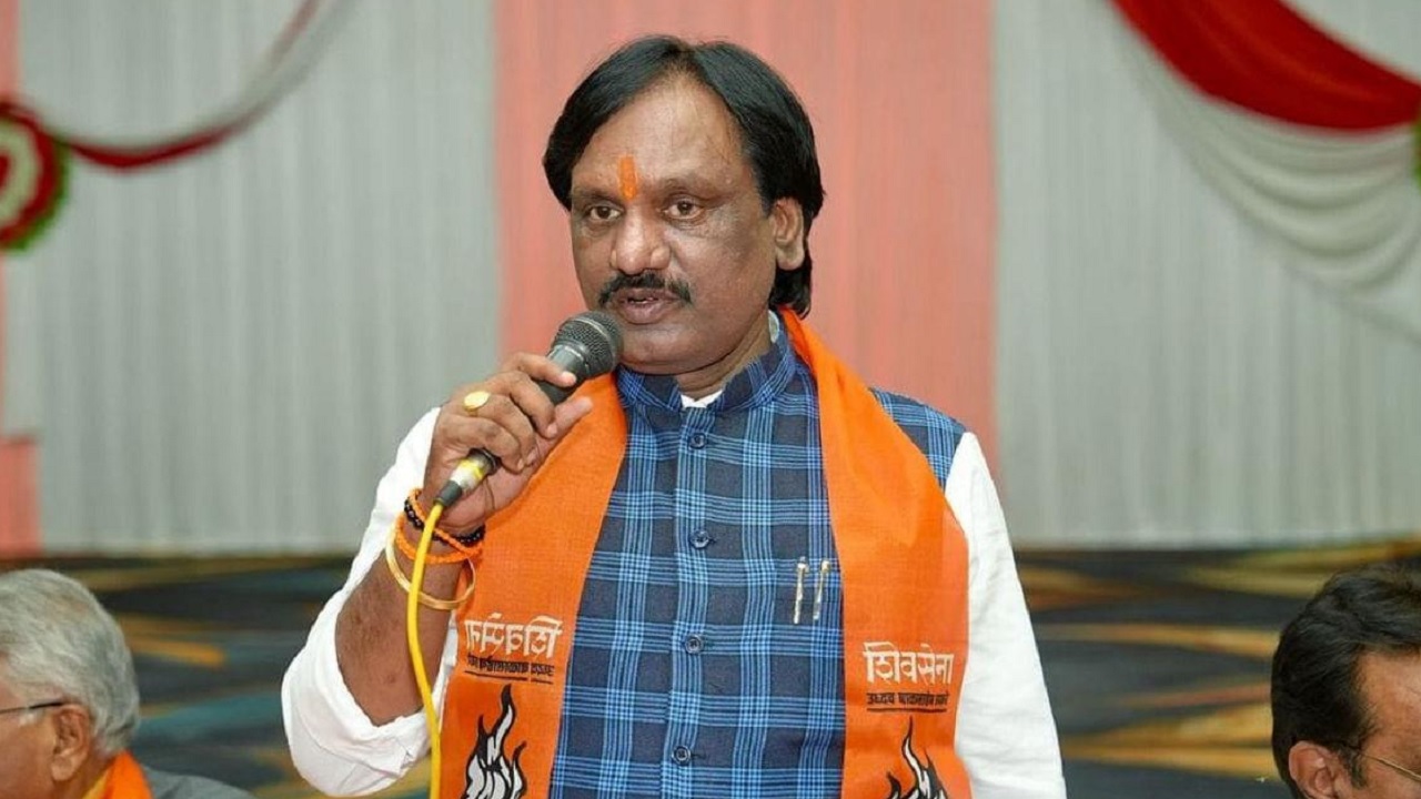 शेतकरी आत्महत्या करतोय अन्…; दुष्काळ आढावा बैठकीतील काजू बदामावरून अंबादास दानवे संतापले