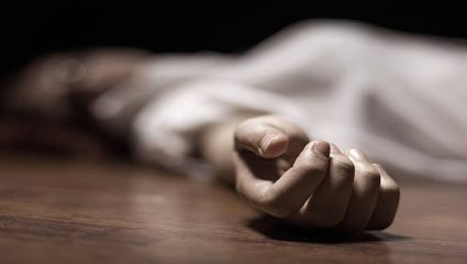 पुण्यात दहीहंडीसाठी उभारलेली लोखंडी कमान अंगावर कोसळली; 45 वर्षीय महिलेचा मृत्यू