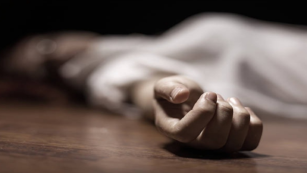 पुण्यात दहीहंडीसाठी उभारलेली लोखंडी कमान अंगावर कोसळली; 45 वर्षीय महिलेचा मृत्यू