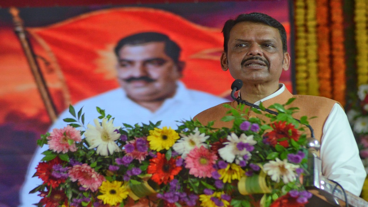 Devendra Fadnavis: माथाडी कामगारांसाठी मोठी घोषणा! वडाळ्यात 3 हजार घरे; वाशी मार्केट यार्डचाही होणार पुनर्विकास