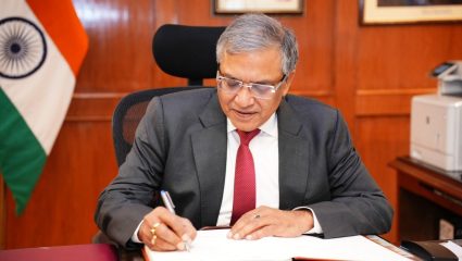 एका IAS Officer ला किती प्रमोशननंतर Election Commissioner पदाची जबाबदारी मिळते? जाणून घ्या