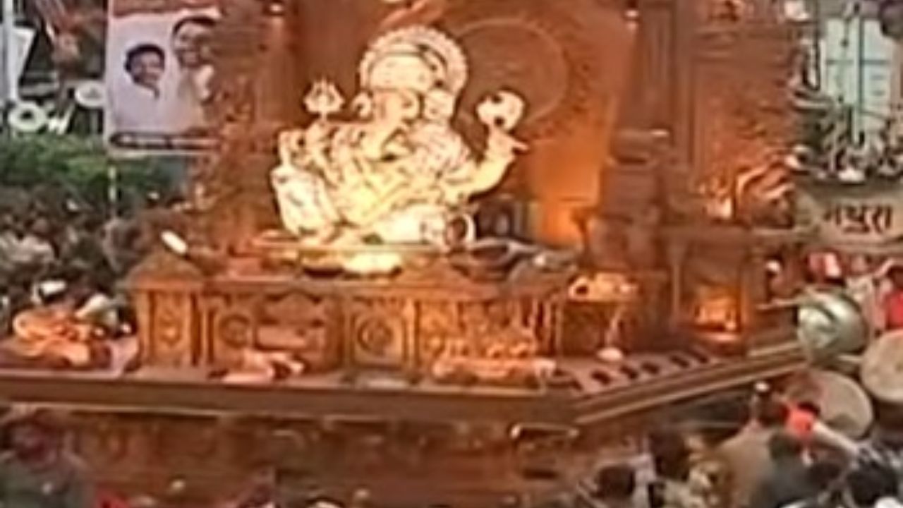 Pune Ganpati Visarjan : पुण्यात 24 तासांनंतरही गणरायाचे विसर्जन बाकी, अनेक गणेश मंडळ विसर्जनाच्या प्रतिक्षेत