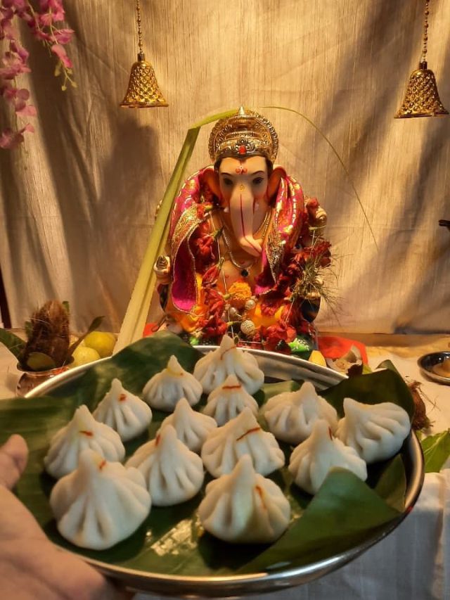 गणपतीला मोदकच का आवडतो? जाणून घ्या धार्मिक महत्त्व