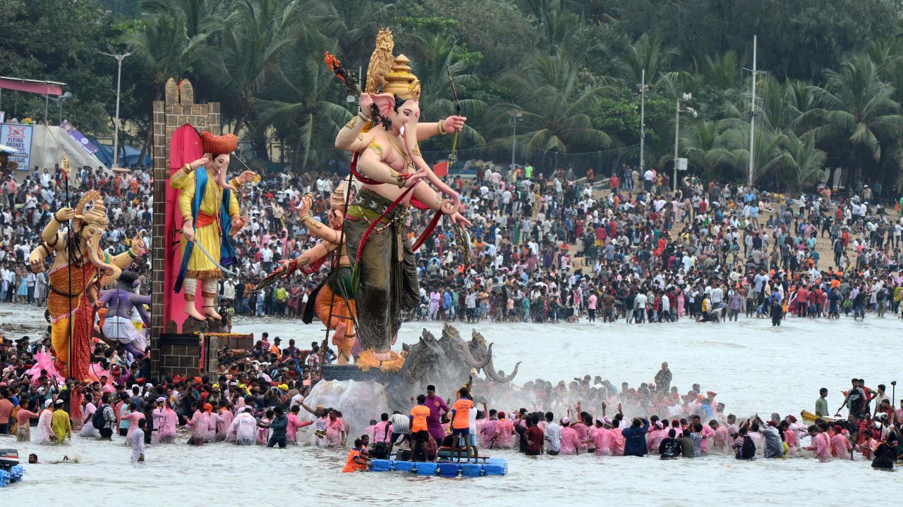 Girgaon Chowpatty: गणेश विसर्जन सोहळ्यात परदेशी पाहुण्यांचाही सहभाग, पर्यटन विभागाचा अनोखा उपक्रम