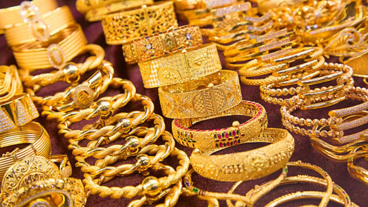 Todays Gold-Silver Price: सोनं पुन्हा महागलं, चांदी झाली स्वस्त; मुंबईसह प्रमुख शहरांतील दर जाणून घ्या