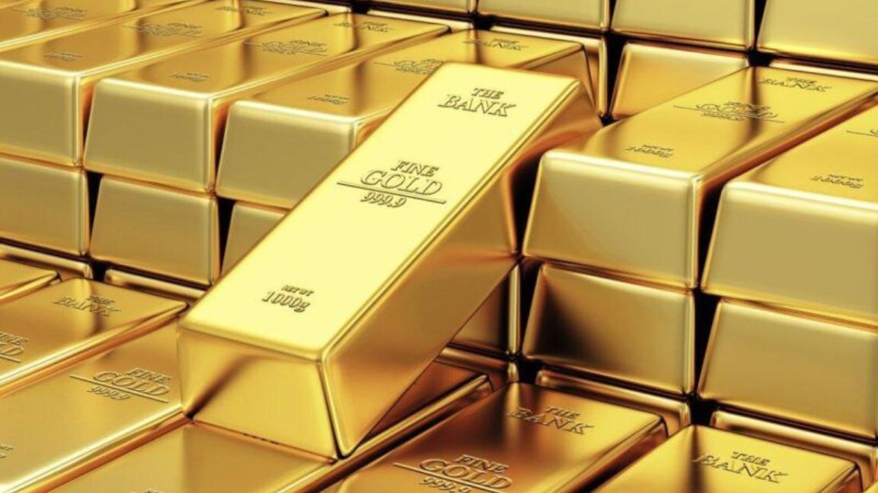 Todays Gold-Silver Price: सोन्याच्या दरात किंचित घसरण, चांदी मात्र स्थिर; जाणून घ्या आजचा भाव