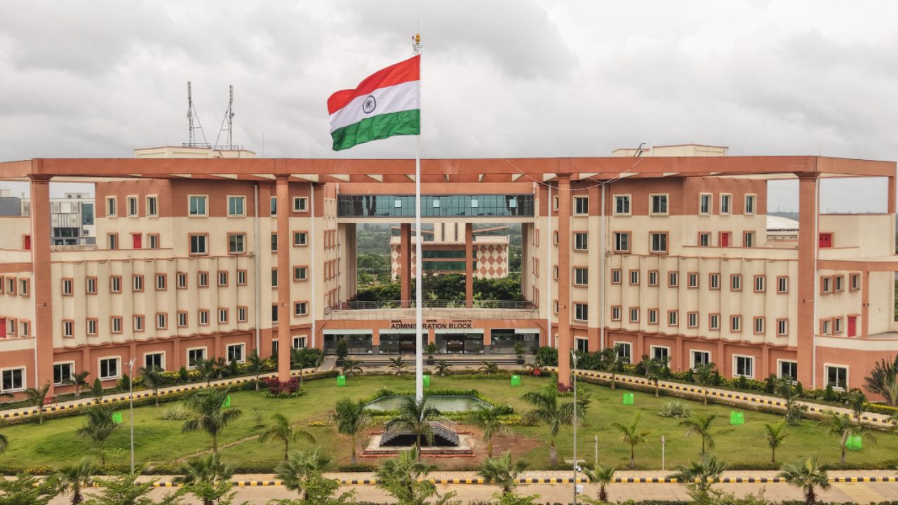 विद्यार्थ्यांच्या भवितव्याशी खेळणाऱ्या कंपन्यांना IIT चा दणका! जॉब ऑफर्स परत घेणाऱ्या ‘या’ कंपन्यांसोबत संपवले सर्व संबंध..