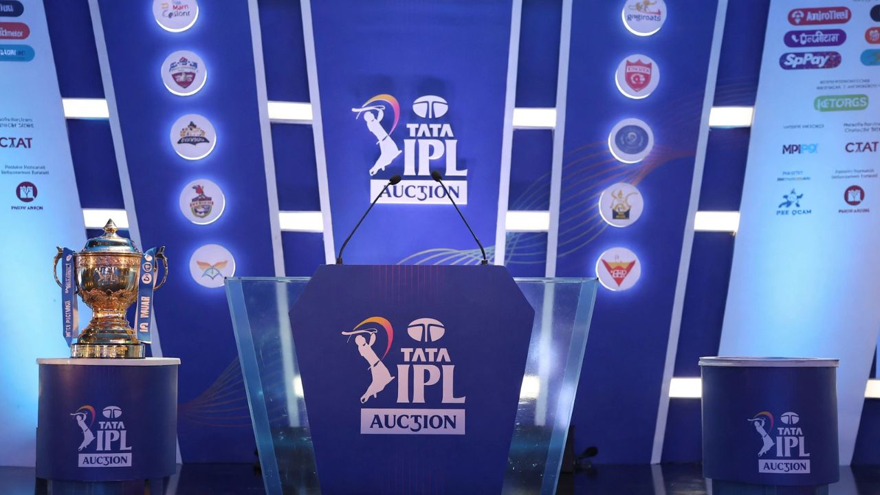 IPL 2027 Auction: मिनी ऑक्शनचा मुहूर्त ठरला! ‘या’ दिवशी होणार लिलाव, स्टार खेळाडूंवर लागणार कोट्यवधींची बोली
