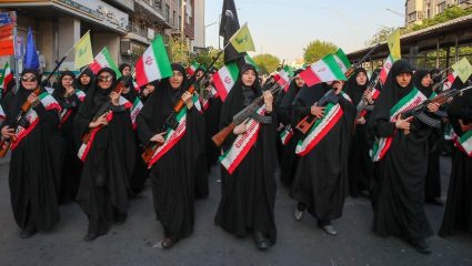 Iran War : ३ लाख १३ हजार योद्धे मैदानात! इराणचा अमेरिकेला-इस्रायलला थेट इशारा