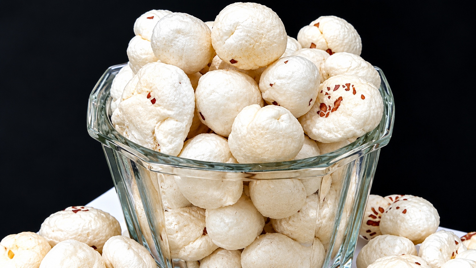 Health Tips : मखाना खाण्याचे फायदे माहित आहेत का? शरीराला थंडावा देण्यापासून पचनासाठीही फायदेशीर….