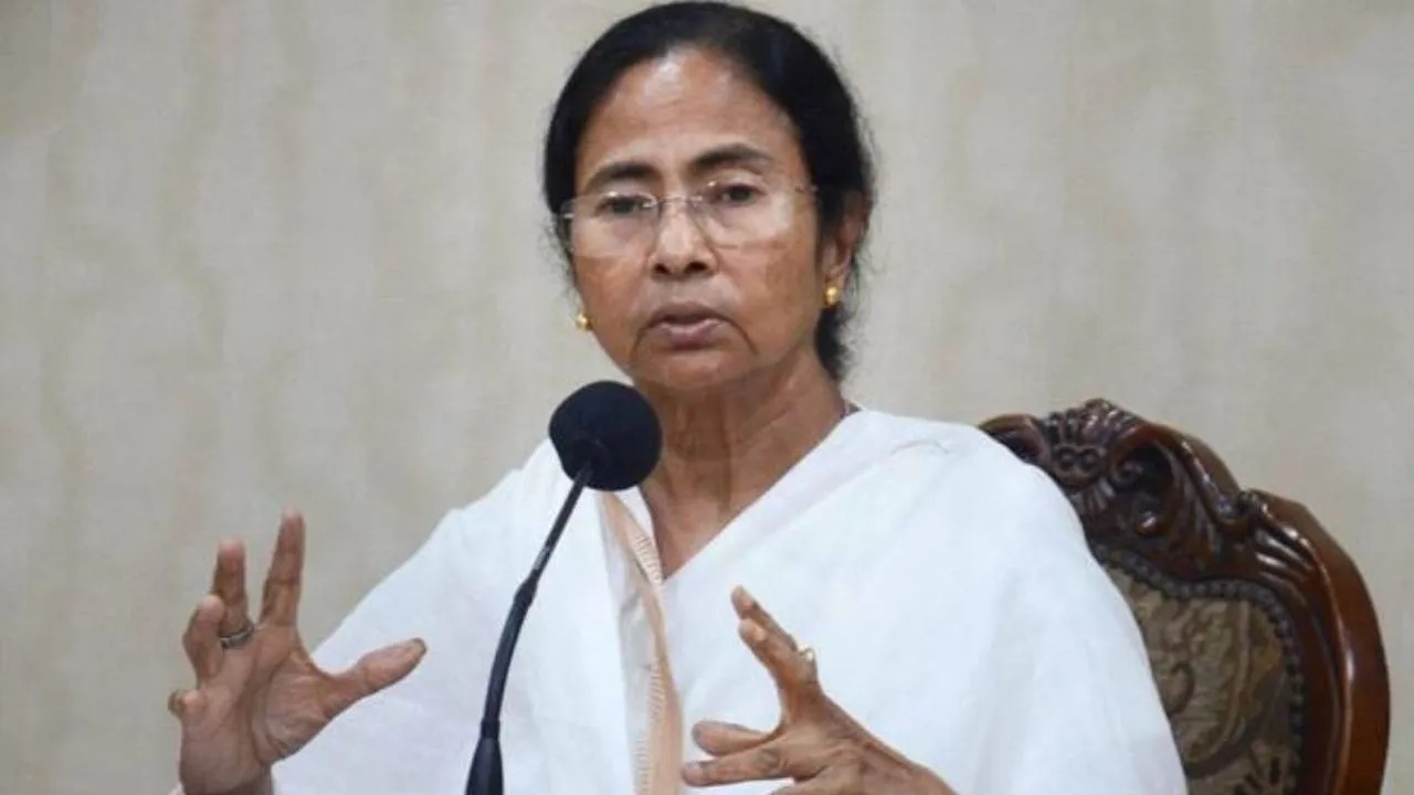 Mamata Banerjee : ममता बॅनर्जींना मोठा धक्का! TMC चं नाव-चिन्ह गोठवलं; नव्या नावासह मिळालं नवं चिन्ह