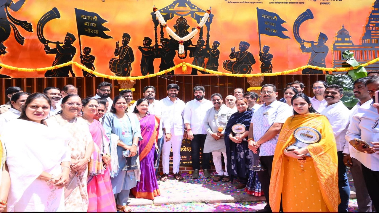 सुनील पांडे यांची संकल्पना; विसर्जन घाटावरील गणेशोत्सव सांस्कृतिक चित्राचे मुरलीधर मोहोळ यांच्या हस्ते उद्घाटन