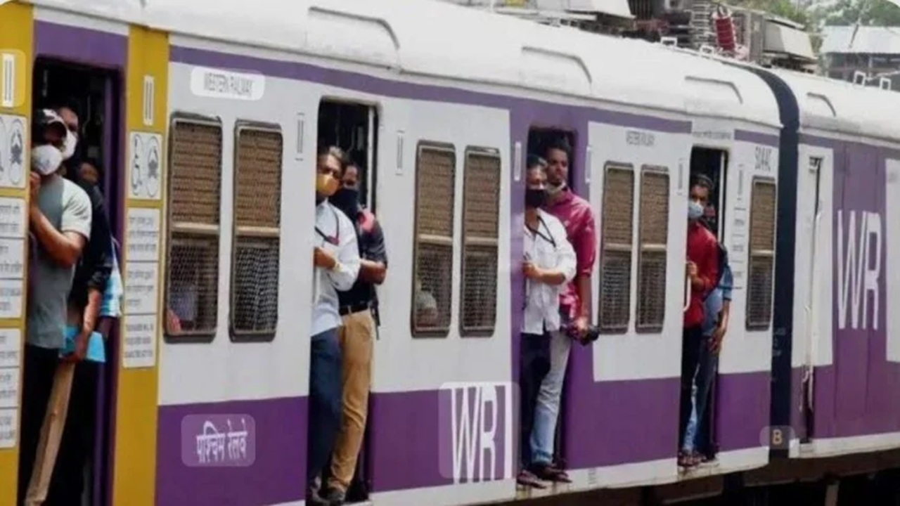 Mumbai Local: अरे देवा! ‘ट्रेन निघून गेली…’, लोकलने प्रवास करण्यापूर्वी वाचा महत्त्वाची अपडेट; वेळा, मार्ग अन् थांब्यांत बदल