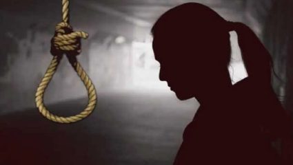 नांदेड हादरलं! ५० हजारांच्या हुंड्यासाठी केला छळ; विवाहितेने गळफास घेऊन संपवलं जीवन