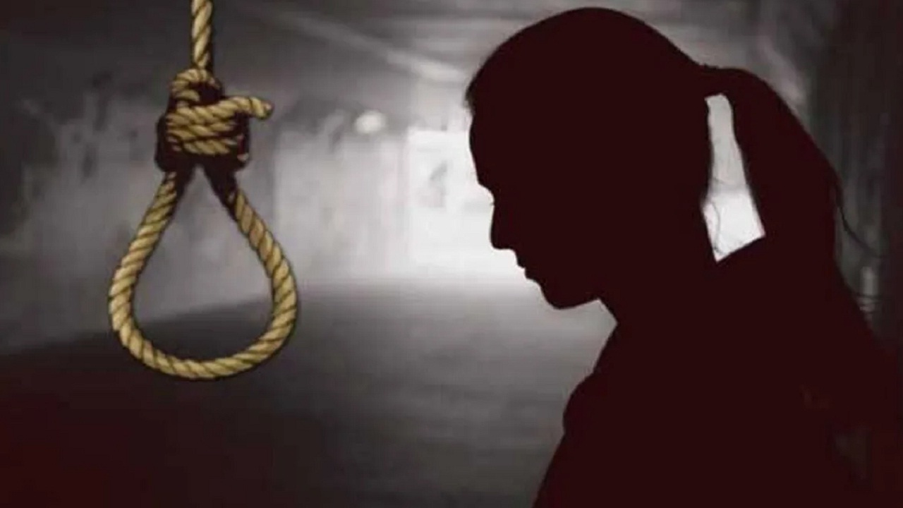 नांदेड हादरलं! ५० हजारांच्या हुंड्यासाठी केला छळ; विवाहितेने गळफास घेऊन संपवलं जीवन