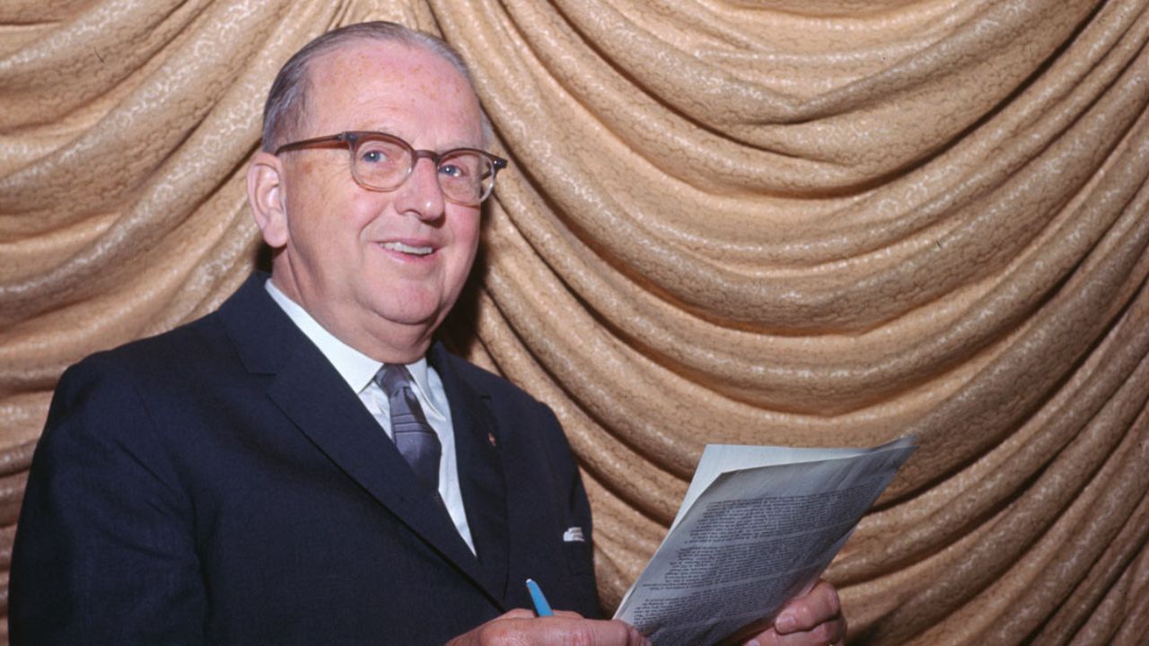 Norman Vincent Peale quotes : मोठे स्वप्न पाहणे का गरजेचे आहे? जाणून घेण्यासाठी नॉर्मन विन्सेंट पील यांचे विचार एकदा वाचाच