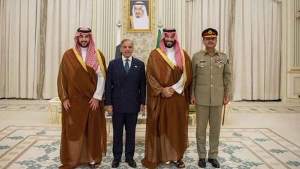 Saudi-Pakistan : सौदीच्या सुरक्षेसाठी पाकिस्तान पूर्ण ताकदीने मैदानात! संरक्षणासाठी दिलं ठोस आश्वासन