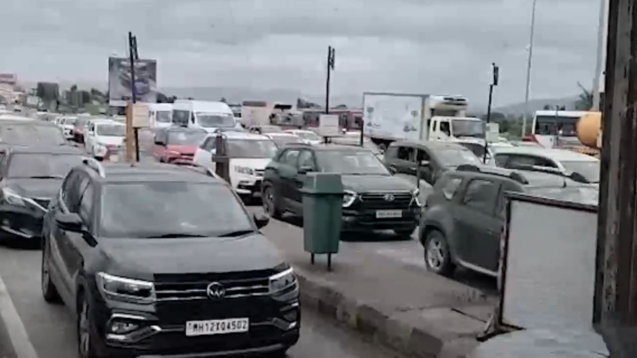 गणेशोत्सवासाठी वाहनांची झुंबड; आनेवाडी टोल नाक्यावर एका दिवसात ६० हजार वाहनांचा विक्रमी प्रवास