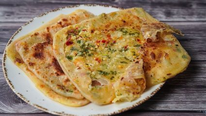 Recipe : लहान मुलांच्या टिफीनसाठी तयार करा चीज पराठा, टिफिन मिनिटांत होईल फिनिश