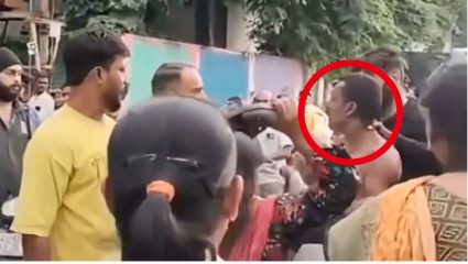 पीडितेला जबरदस्ती गाडीत बसवण्याचा प्रयत्न; आरडाओरडा करताच लोकांनी घेतली धाव, रस्त्यातच आरोपीची केली धुलाई; Video Viral