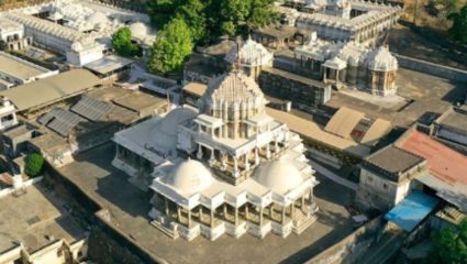 ताजमहालहून अनेक पटींनी सुंदर आहे संगमरवरचे हे मंदिर, नक्षीकाम पाहून डोळे राहतील खिळून
