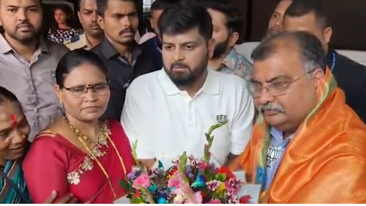 Dombivali : नशामुक्ती, नारीशक्तीचा संदेश देत डोंबिवलीत ‘स्वराज्य काला महोत्सवा’चा दहीहंडी थरार; रवींद्र चव्हाणांची प्रमुख उपस्थिती
