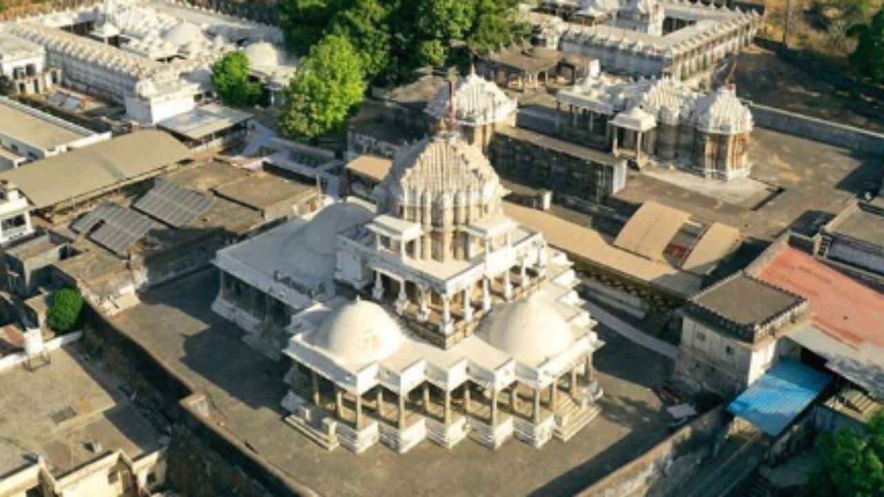 ताजमहालहून अनेक पटींनी सुंदर आहे संगमरवरचे हे मंदिर, नक्षीकाम पाहून डोळे राहतील खिळून