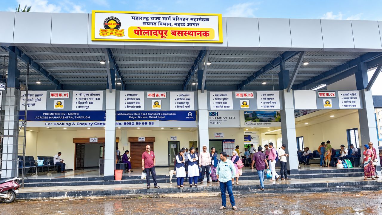 Poladpur Bus Station : पोलादपूर बस स्थानकाची दैनिय अवस्था! नवी इमारत पण समस्या जुन्याच; मुतारीचे सांडपाणी उघड्यावर…….