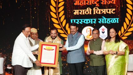 Prasad Oak Award:  प्रसाद ओक ठरला ‘कला क्षेत्रातील ३६० डिग्री मॅन’; मुख्यमंत्री फडणवीसांकडून खास कौतुक