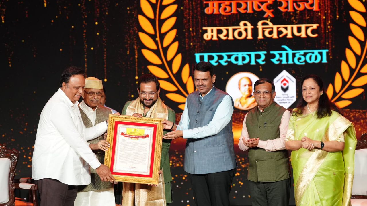 Prasad Oak Award:  प्रसाद ओक ठरला ‘कला क्षेत्रातील ३६० डिग्री मॅन’; मुख्यमंत्री फडणवीसांकडून खास कौतुक