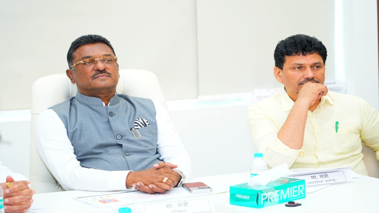 Pratap Sarnaik: रस्ते अपघात रोखण्यासाठी आधुनिक तंत्रज्ञानाचा वापर करा; परिवहन मंत्री प्रताप सरनाईकांचे निर्देश