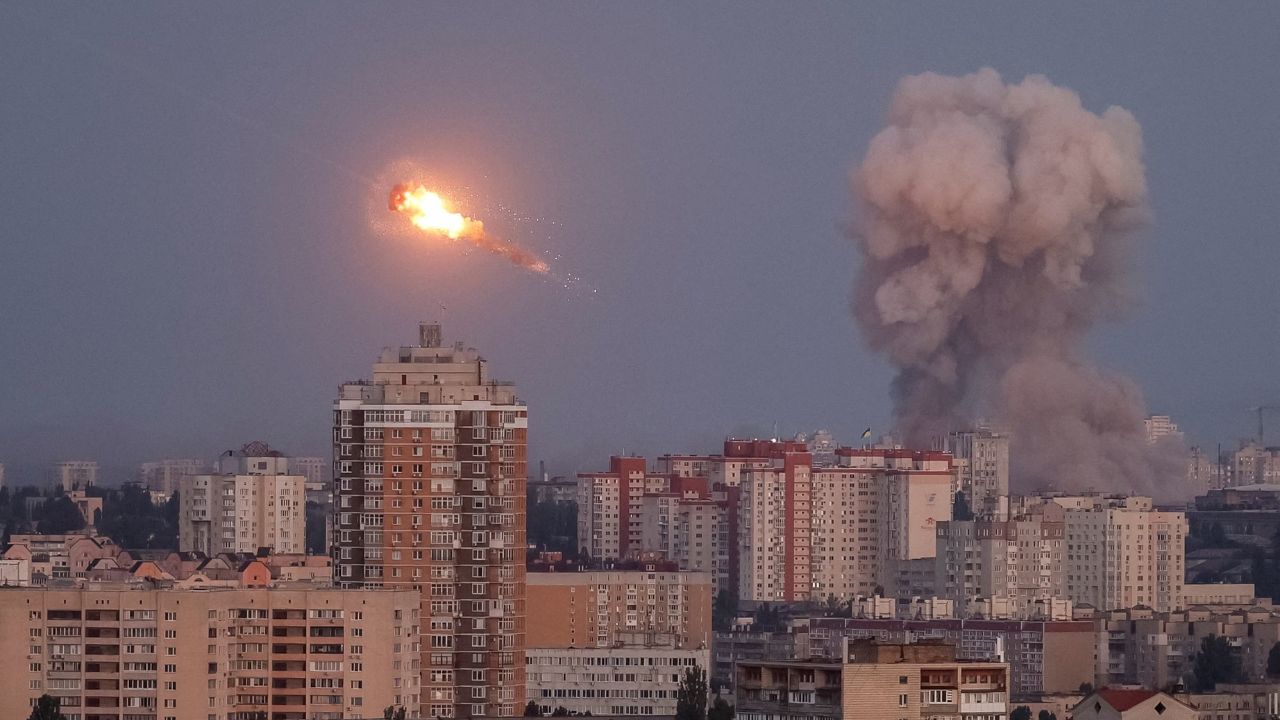 Russia Ukraine War: युक्रेनच्या शहरांवर 500 रशियन ड्रोनचा वर्षाव; 90 मिनिटांत शहरांचे मोठे नुकसान, 9 ठार