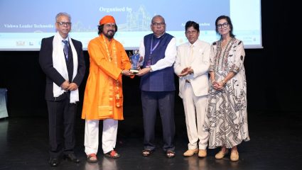 International Award : सद्गुरू डॉ. मंगेशदा यांचा लंडनमध्ये आंतरराष्ट्रीय पुरस्काराने सन्मान, भारताचा शिरपेचा मानाचा तुरा