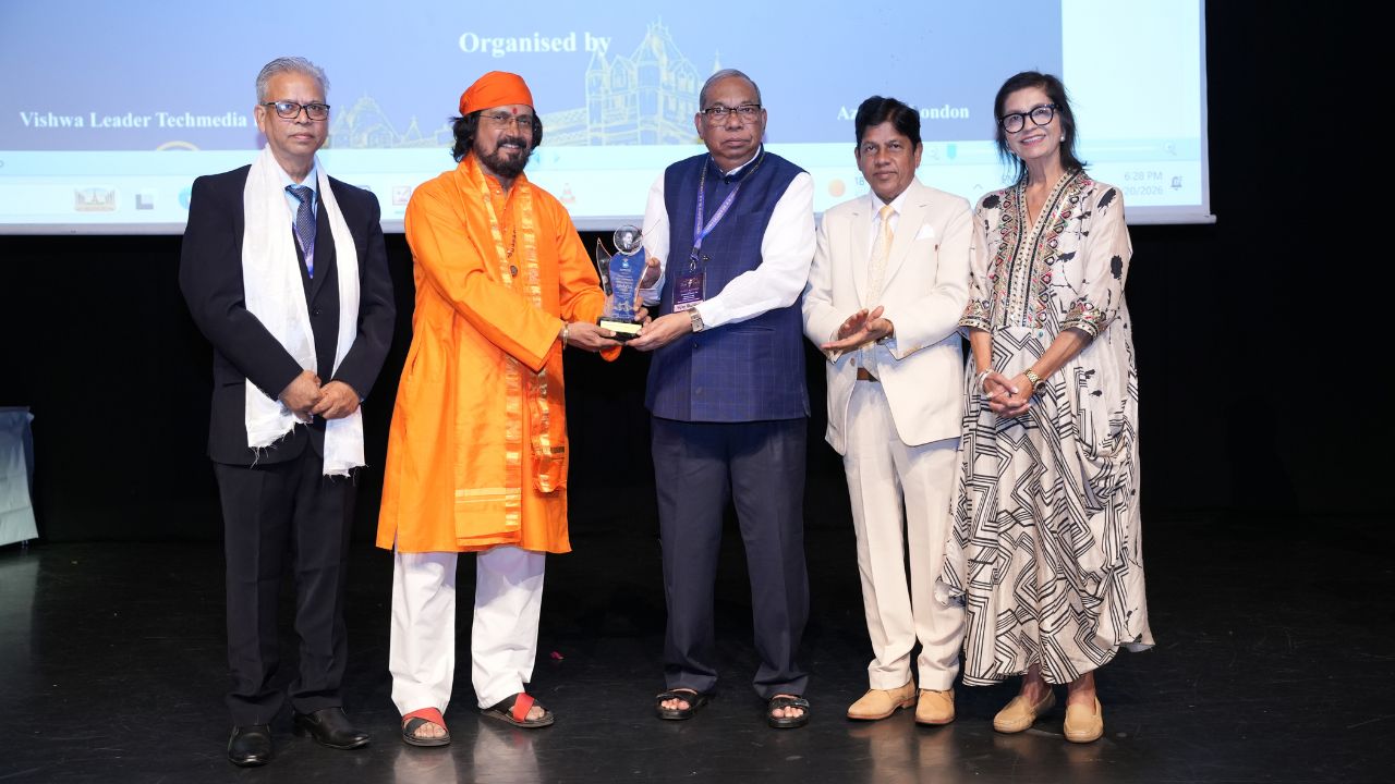 International Award : सद्गुरू डॉ. मंगेशदा यांचा लंडनमध्ये आंतरराष्ट्रीय पुरस्काराने सन्मान, भारताचा शिरपेचा मानाचा तुरा