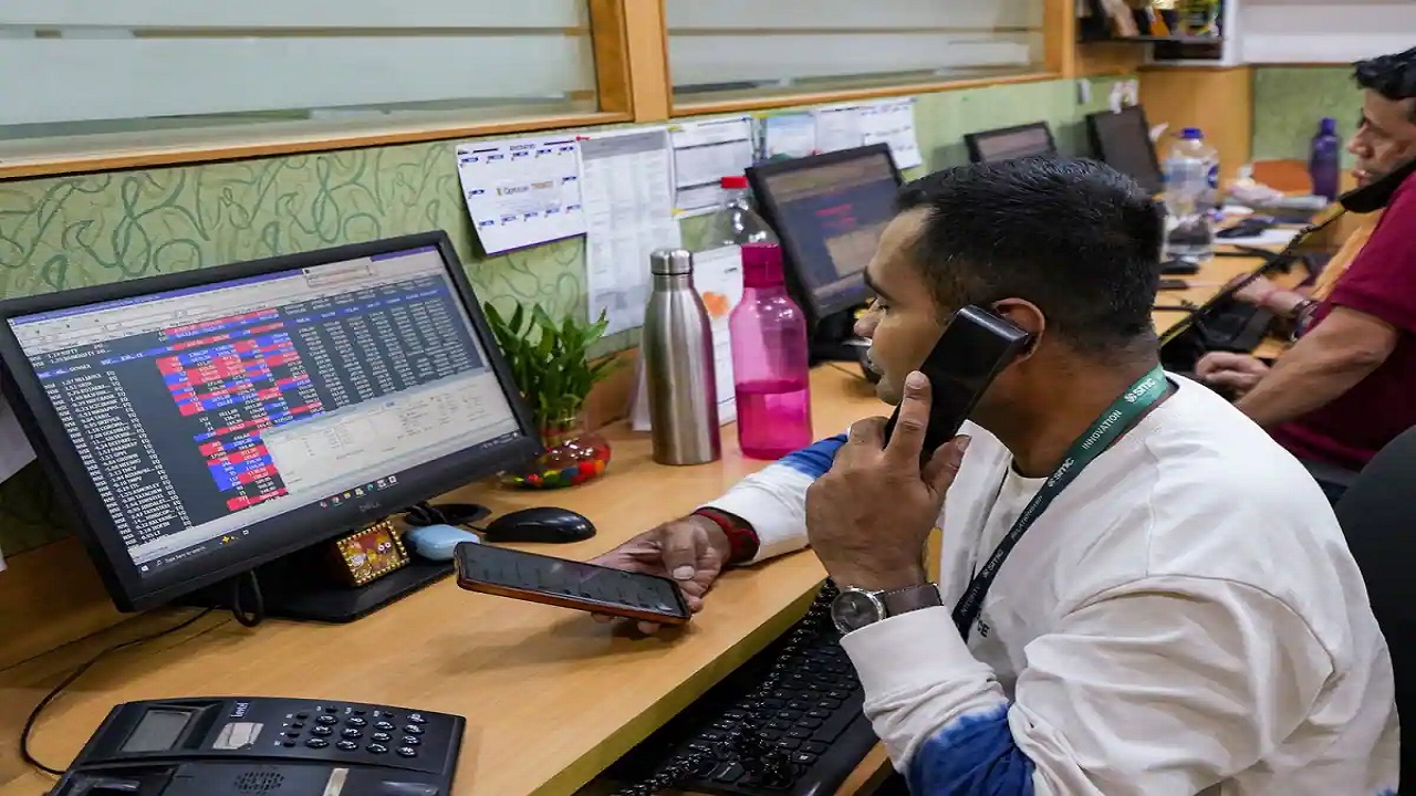 Share Market News: ₹१५ च्या शेअरची चर्चा! ₹५११ कोटींच्या सेटलमेंटवर सहमती, सोमवारी ‘या’ शेअरवर ठेवा नजर; कंपनीबाबत मोठी अपडेट समोर