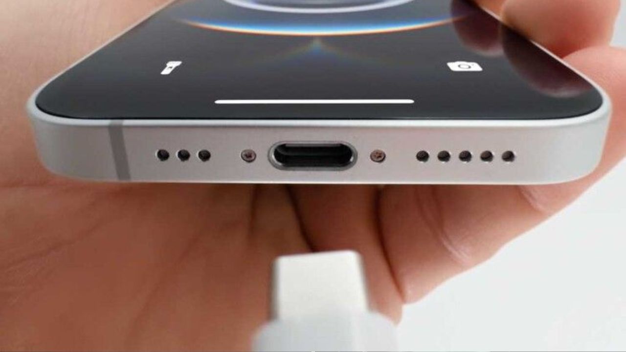 Tech Tips: सावधान! ही एक चूक अन् स्मार्टफोनचा चार्जिंग पोर्ट होऊ शकतो खराब, दुर्लक्ष केल्यास होईल मोठं नुकसान