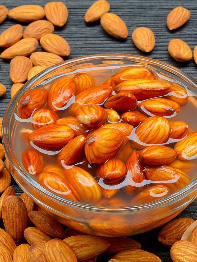 रोजच्या आहारात भिजवलेले बदाम खाण्याचे फायदे