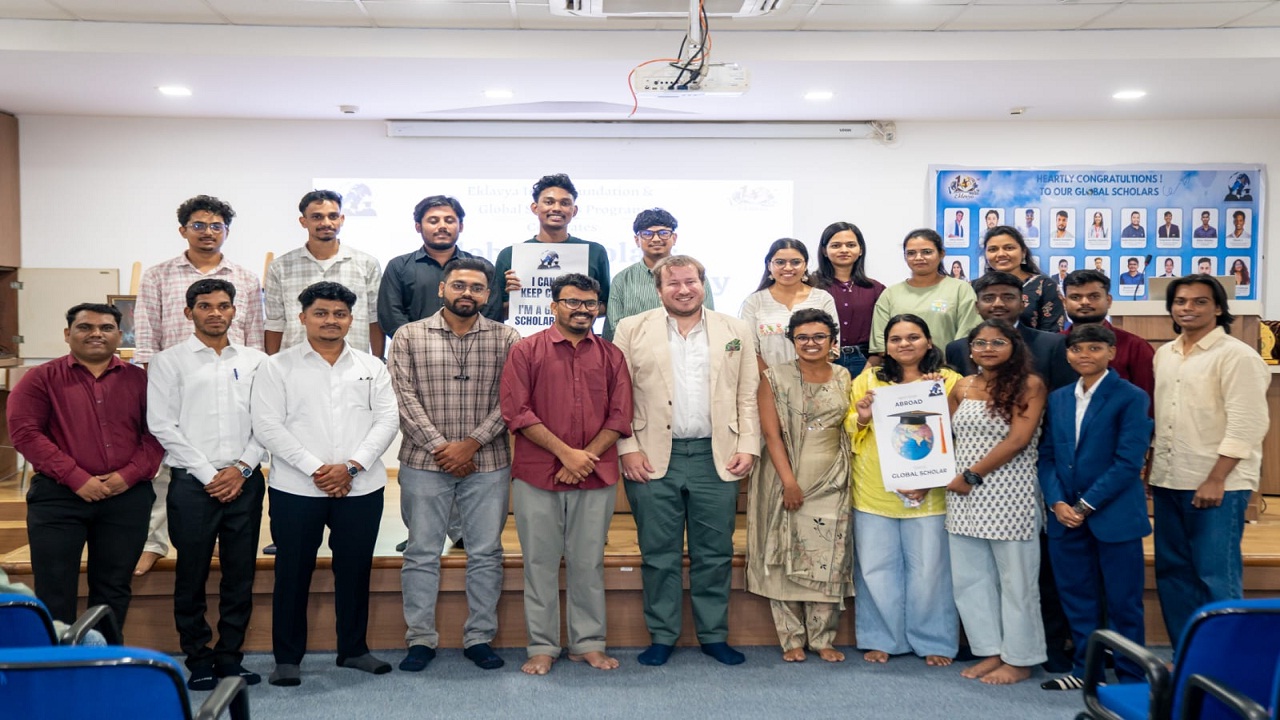 पुण्यात ‘ग्लोबल स्कॉलर्स’चा एकलव्य इंडिया फाऊंडेशनकडून सत्कार; तब्बल 25 विद्यार्थी परदेशात शिक्षण घेणार