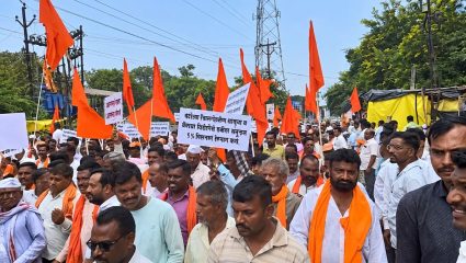 वाशिममध्ये कोरडा दुष्काळ जाहीर करा, जिल्हाधिकाऱ्यांना निवेदन; शिवसेना ठाकरे गटाचा आक्रोश मोर्चा