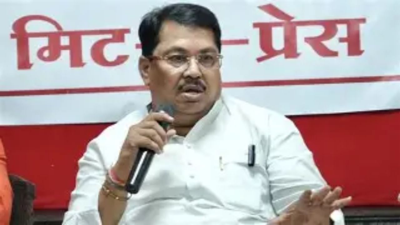 maharashtra drought : ही चक्क शेतकऱ्यांची फसवणूक; दुष्काळाच्या घोषणेतील त्रुटींवर विजय वडेट्टीवार संतापले